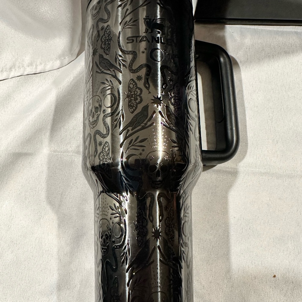 Stanley The FlowState Quencher H2.0 Tumbler limited edition Deadly Damask 40 oz - Picture 2 of 5